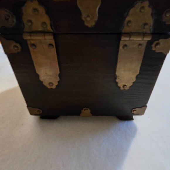 Square South Korean Prayer Box. - Picture 5 of 8